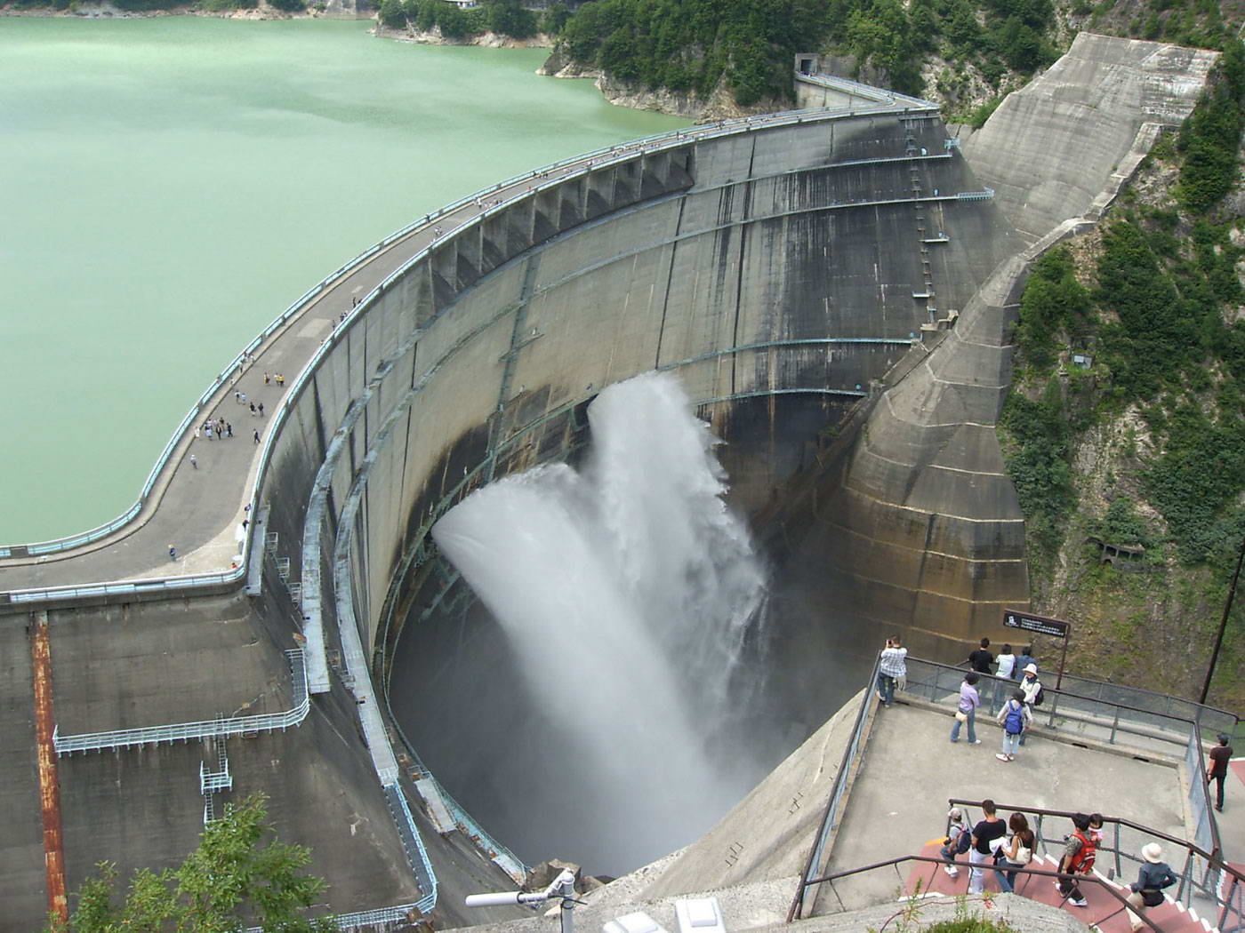 http://lenergeek.com/wp-content/uploads/2012/04/centrale-hydroelectrique.jpg