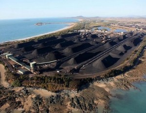 Stockpiles of coal at the Hay Point coal terminal, Queensland, Australia - ©© Greenpeace  Hamilton