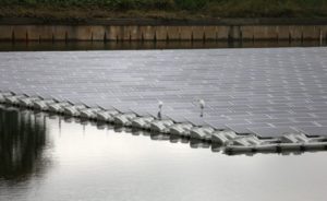 chine-centrale-solaire-flottante