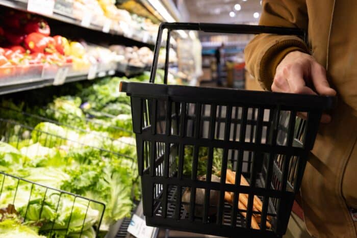Grocery,store,shopping,,person,shopping,for,healthy,food,at,market.