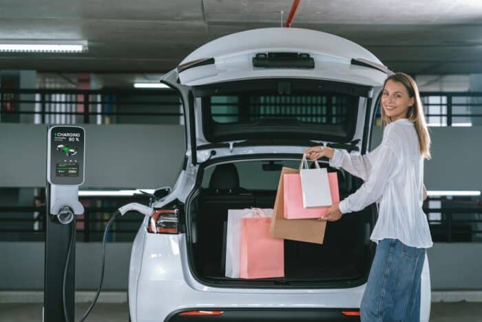 voiture électrique, Le Plein, borne, recharge, Auchan, Decathlon, Leroy Merlin, Mulliez, parking