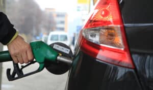 "On n'avait pas vu ça depuis quatre ou cinq ans" : le prix du carburant en chute