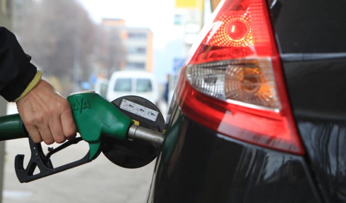 "On n'avait pas vu ça depuis quatre ou cinq ans" : le prix du carburant en chute