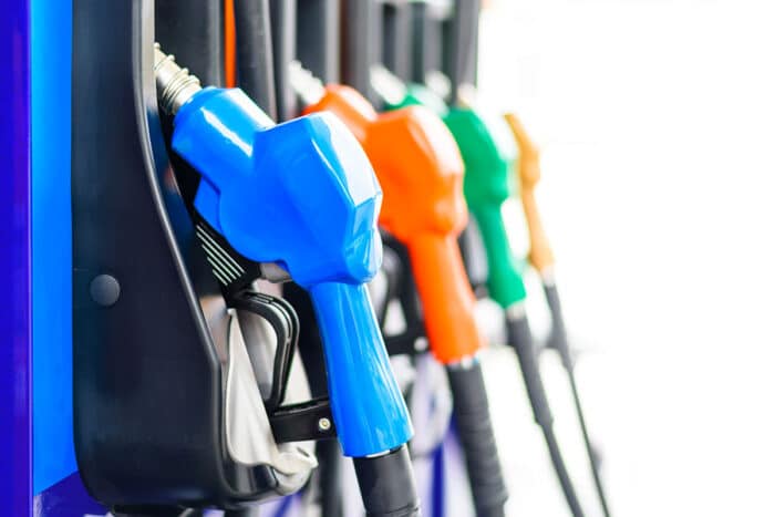 Les prix des carburants en baisse : un répit pour les vacanciers de Pâques