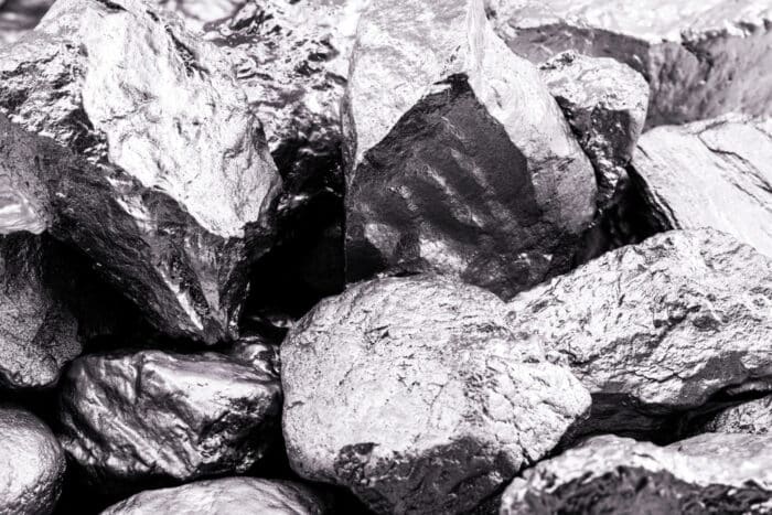 Terres rares : une scientifique française invente une méthode pour recycler l’europium
