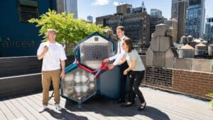 Cette machine révolutionnaire transforme l'air en essence