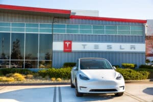 Le Powerwall 3 de Tesla arrive en France : vers une maison plus indépendante en énergie