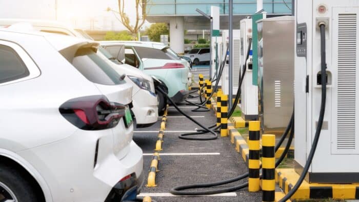 Electric,cars,charging,at,a,modern,ev,station