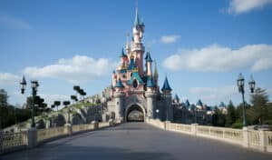 Disneyland Paris : son parking visiteurs recouvert de 80 000 panneaux solaires