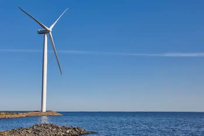 Ils l’ont fait : une immense éolienne surgit en pleine mer, et ce n’est que le début