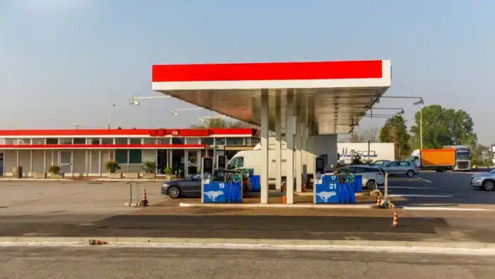 Mauvaise surprise à la pompe : le pétrole baisse mais vos factures explosent