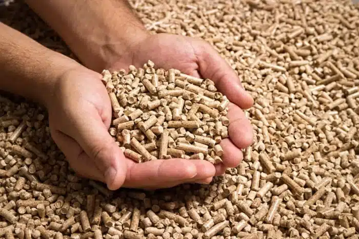 Des milliers de foyers piégés : leurs pellets stockés tout l’été sont devenus inutilisables