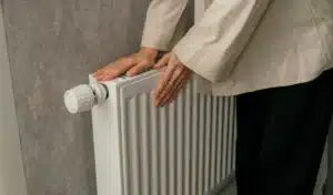 L’hiver arrive : cette simple bouteille d’eau peut transformer votre maison en chauffage d’appoint