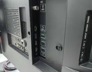 Vous n’imaginez pas tout ce que le port USB de votre télé peut faire : la fonction cachée que personne n’utilise !