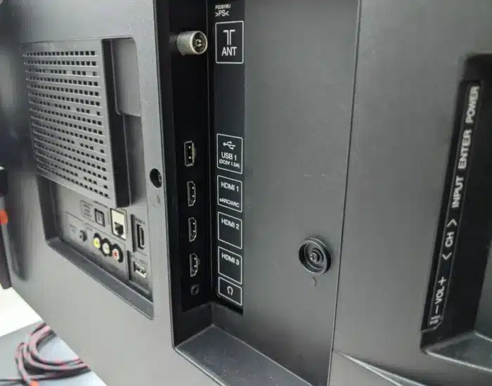 Vous n’imaginez pas tout ce que le port USB de votre télé peut faire : la fonction cachée que personne n’utilise !