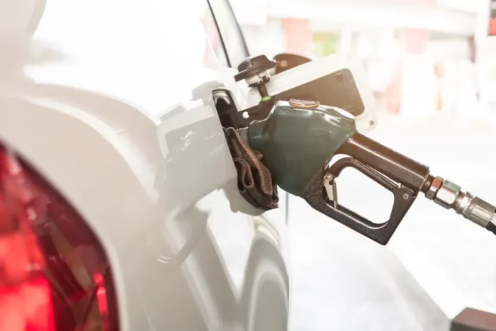 Carburants bradés : ce pays vend l’essence moins chère qu’une bouteille d’eau !