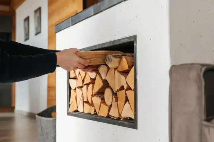 Bois de chauffage : voici le vrai temps de séchage nécessaire avant de l'utiliser