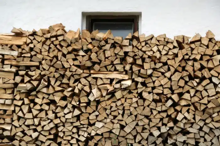 Pourquoi votre maison reste froide malgré votre poêle : les astuces que personne ne vous dit