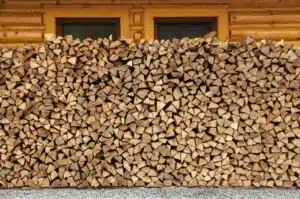 Chauffage au bois : ces gestes simples qui doublent la chaleur… et font chuter la consommation