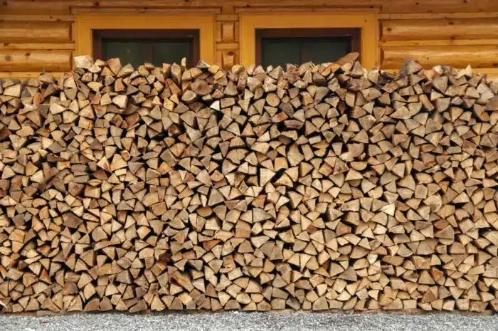 Chauffage au bois : ces gestes simples qui doublent la chaleur… et font chuter la consommation