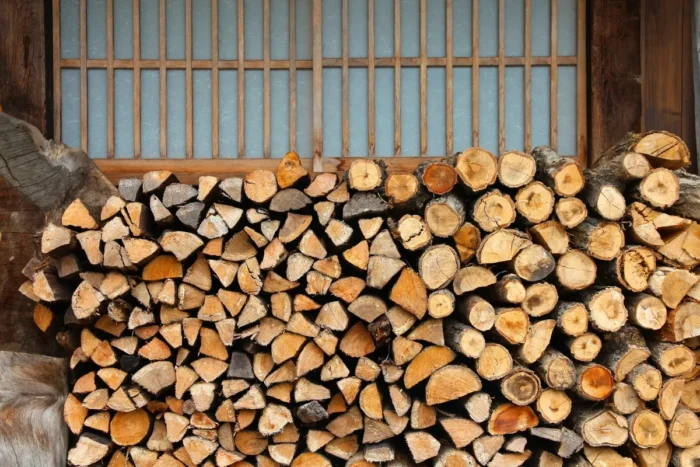 Chauffage au bois : l’erreur qui fait exploser votre consommation sans que vous le sachiez