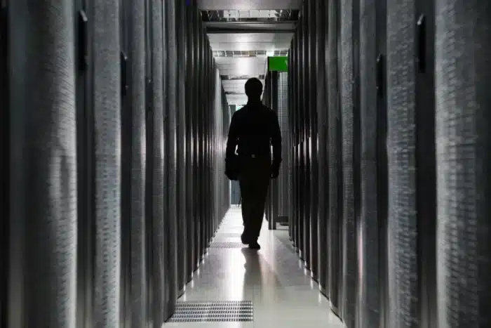 « On étouffe déjà » : au Bourget, 18 000 habitants se dressent contre un data center jugé de trop