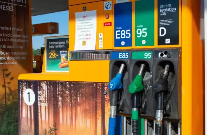 Carburant moins cher juste avant les fêtes : ce qui se joue vraiment derrière cette baisse surprise