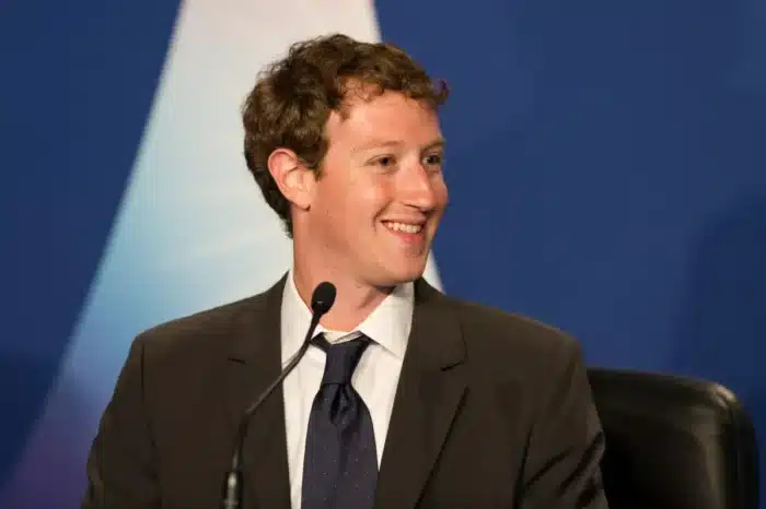 La phrase de Zuckerberg qui annonce la fin des smartphones et révèle ce qui va les remplacer