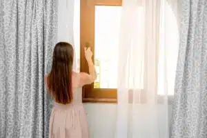 Chauffage : ce geste avec vos volets peut faire chuter la facture (mais presque personne ne le fait)