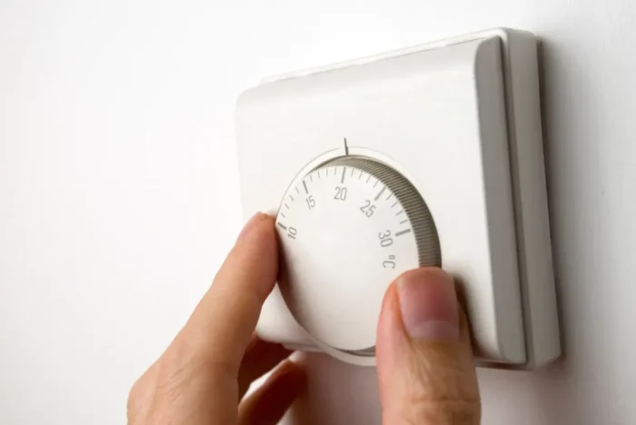 Vous éteignez le chauffage en dormant ? Cette habitude coûte parfois plus cher qu’on ne le croit
