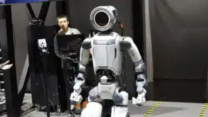 Microsoft dévoile un humanoïde troublant : ce robot « ressent » et apprend comme un humain