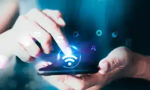 Votre smartphone vous espionne dehors : ce réglage WiFi à couper d’urgence