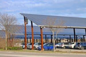 Ombrières photovoltaïques à Strasbourg : obligation légale ou opportunité stratégique pour les entreprises ?