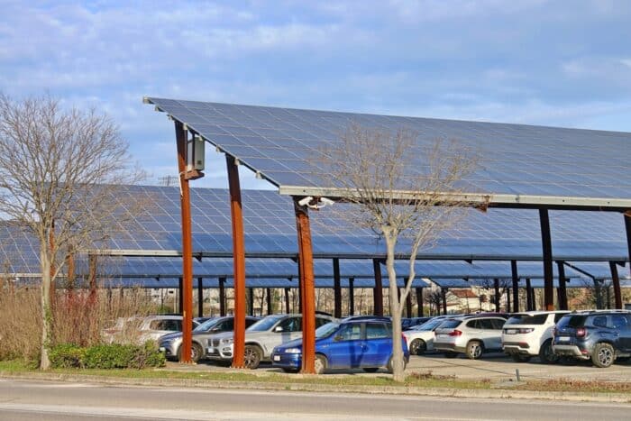 Ombrières photovoltaïques à Strasbourg : obligation légale ou opportunité stratégique pour les entreprises ?