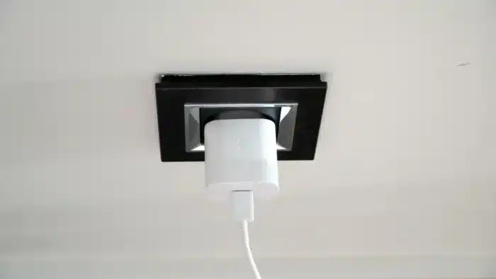 Ne branchez plus jamais votre téléphone comme ça : cette erreur abîme la batterie