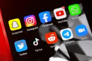 Meta frappe fort : plus de 150 000 comptes supprimés dans une vaste traque aux arnaques en ligne