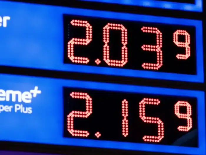 « Tout le monde en veut » : la demande fait exploser le prix du diesel en France
