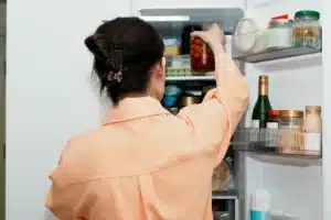 Pourquoi votre frigo est probablement mal réglé depuis le premier jour : les chiffres à l'intérieur ne veulent pas dire ce que vous croyez