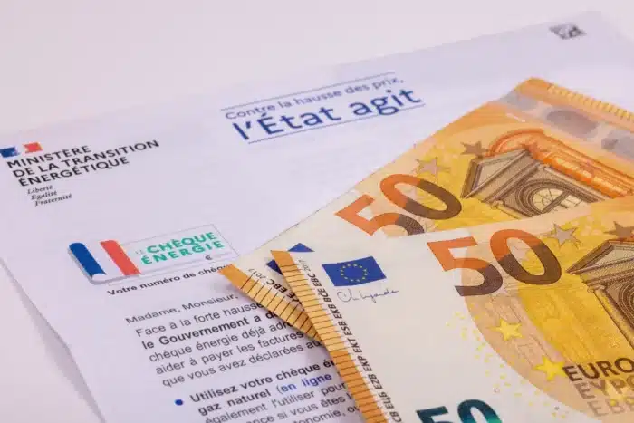 Jusqu’à 200 euros de moins par an : l’UE met la pression pour alléger enfin la note