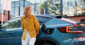 Travailler avec une voiture électrique : est-ce vraiment pratique ?