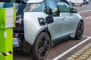 Les voitures électriques changent la donne : 96 milliards de litres de pétrole économisés chaque année