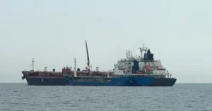 « Le détroit est ouvert » : cette phrase de l'Iran a fait chuter le pétrole alors que personne ne s'attendait à un cessez-le-feu