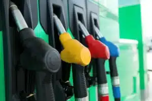 Votre plein de diesel coûte plus cher à cause d'un problème que les raffineurs français n'arrivent pas à résoudre depuis 20 ans, et voici pourquoi
