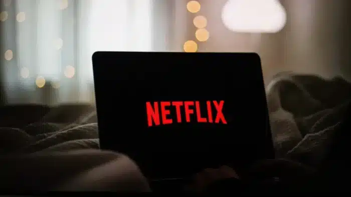 Steven Spielberg produit sa première mini-série pour Netflix : elle compte déjà 23 millions de vues en quelques jours