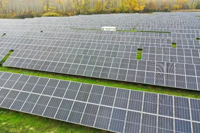 Des chimistes ont trouvé comment stocker l'énergie solaire : il restitue l'électricité la nuit, sans batterie au lithium