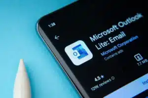 Si vous utilisez Outlook sur Android, il vous reste 6 semaines : Microsoft force la migration vers une app que beaucoup d'utilisateurs détestent déjà
