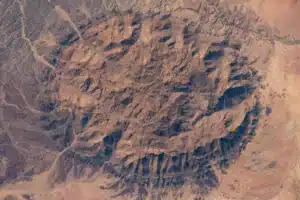 La NASA pointe ses satellites vers le Sahara et découvre une structure géologique que personne n'avait vue : les géologues peinent encore à l'expliquer