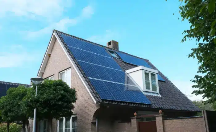 Mauvaise nouvelle pour les propriétaires de panneaux solaires : le gouvernement s'apprête à diviser par quatre le prix de rachat de l'électricité