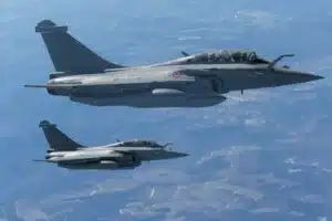 Un Rafale coupe une ligne à haute tension en plein vol : 104 foyers plongés dans le noir, l'armée parle d'un cas « extrêmement rare »