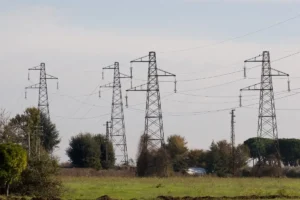 RTE redessine entièrement le réseau électrique français pour encaisser le choc climatique